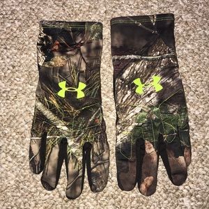 Under Armour Camo Gloves✨✨✨